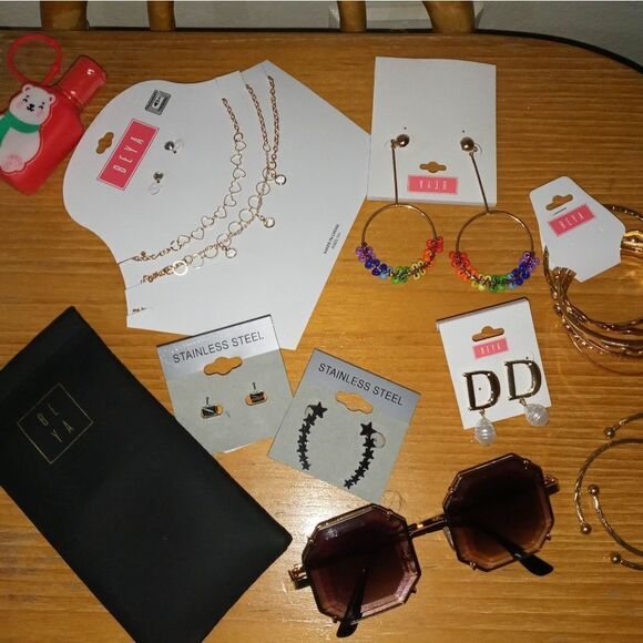 Used Randomized Jewelry bundle - Picture 1 of 4